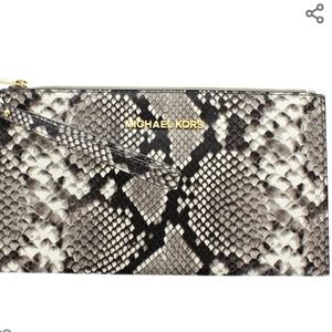 Michaels Kors jetset large zip clutch